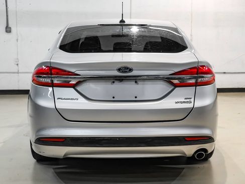 Used 2017 Ford Fusion SE FWD image 8