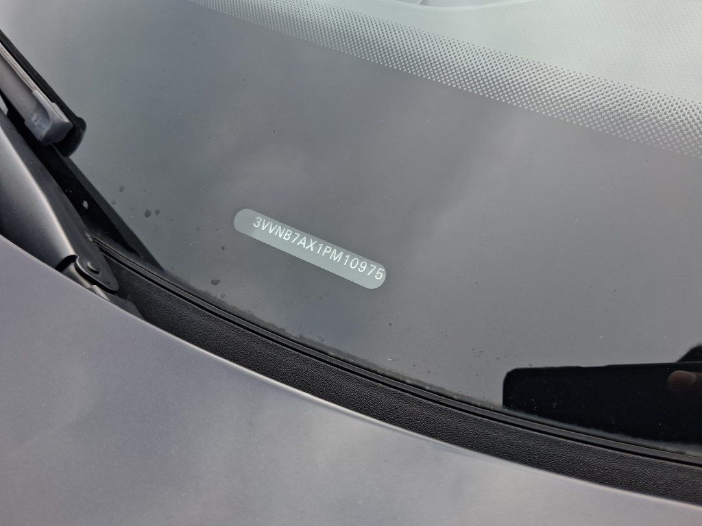 Certified 2023 Volkswagen Tiguan SE w/ Panoramic Sunroof Package FWD image 30