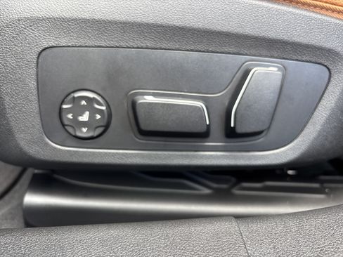 Certified 2025 BMW 330i Sedan RWD image 38