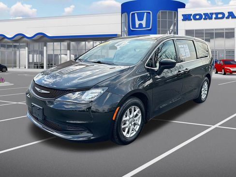 Used 2023 Chrysler Voyager LX FWD image 3