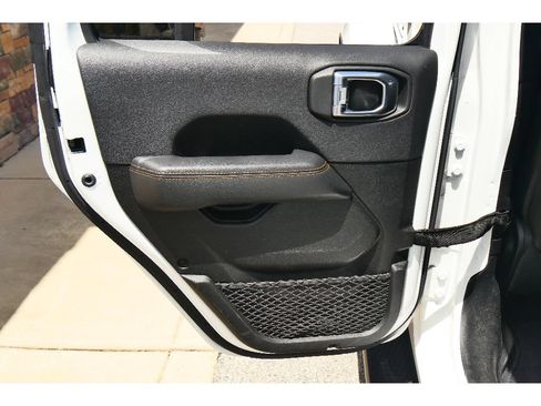 Used 2022 Jeep Wrangler Unlimited Sahara AWD/4WD image 18