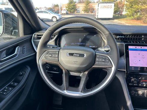 New 2025 Jeep Grand Cherokee Limited image 10