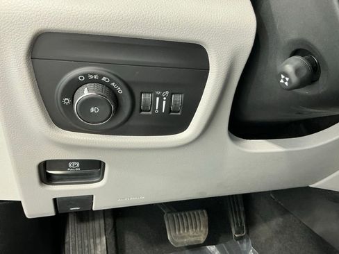 Used 2022 Jeep Grand Cherokee L Overland w/ Advanced Protech Group III AWD/4WD image 92