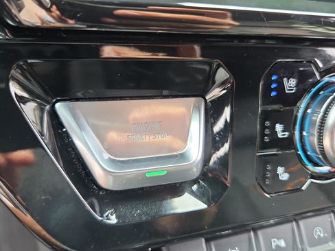 Certified 2025 GMC Sierra 1500 AT4 w/ Technology Package AWD/4WD image 22