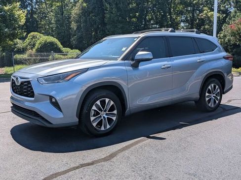 Used 2022 Toyota Highlander XLE FWD image 5