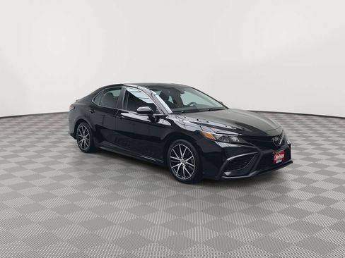 Used 2021 Toyota Camry SE w/ Convenience Package FWD image 27