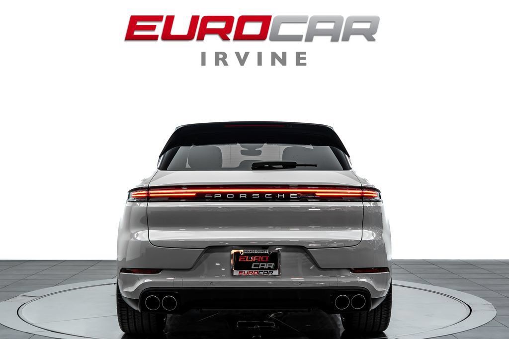 Used 2025 Porsche Cayenne AWD/4WD image 4