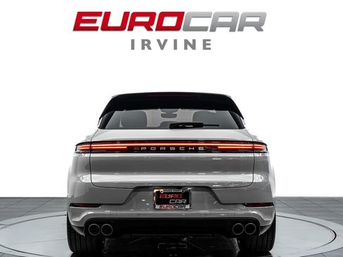 Used 2025 Porsche Cayenne AWD/4WD image 4