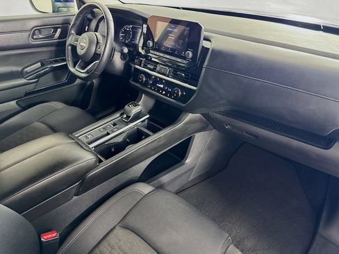 Used 2024 Nissan Pathfinder SV FWD image 39