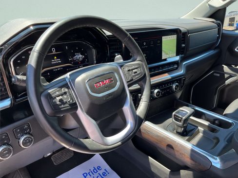 Used 2025 GMC Sierra 1500 SLT w/ SLT Convenience Package AWD/4WD image 11