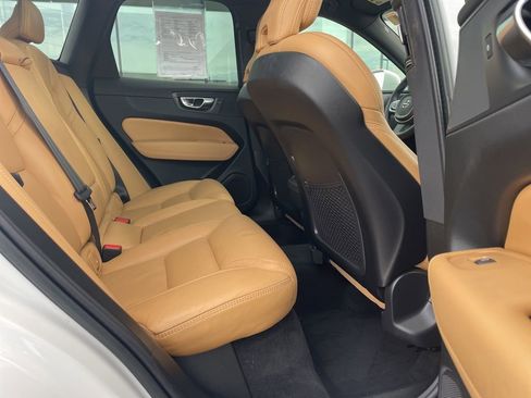 Certified 2023 Volvo XC60 B5 Ultimate w/ Climate Package image 17