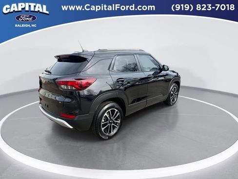 Used 2024 Chevrolet TrailBlazer LT w/ LT Cold Weather Package image 8