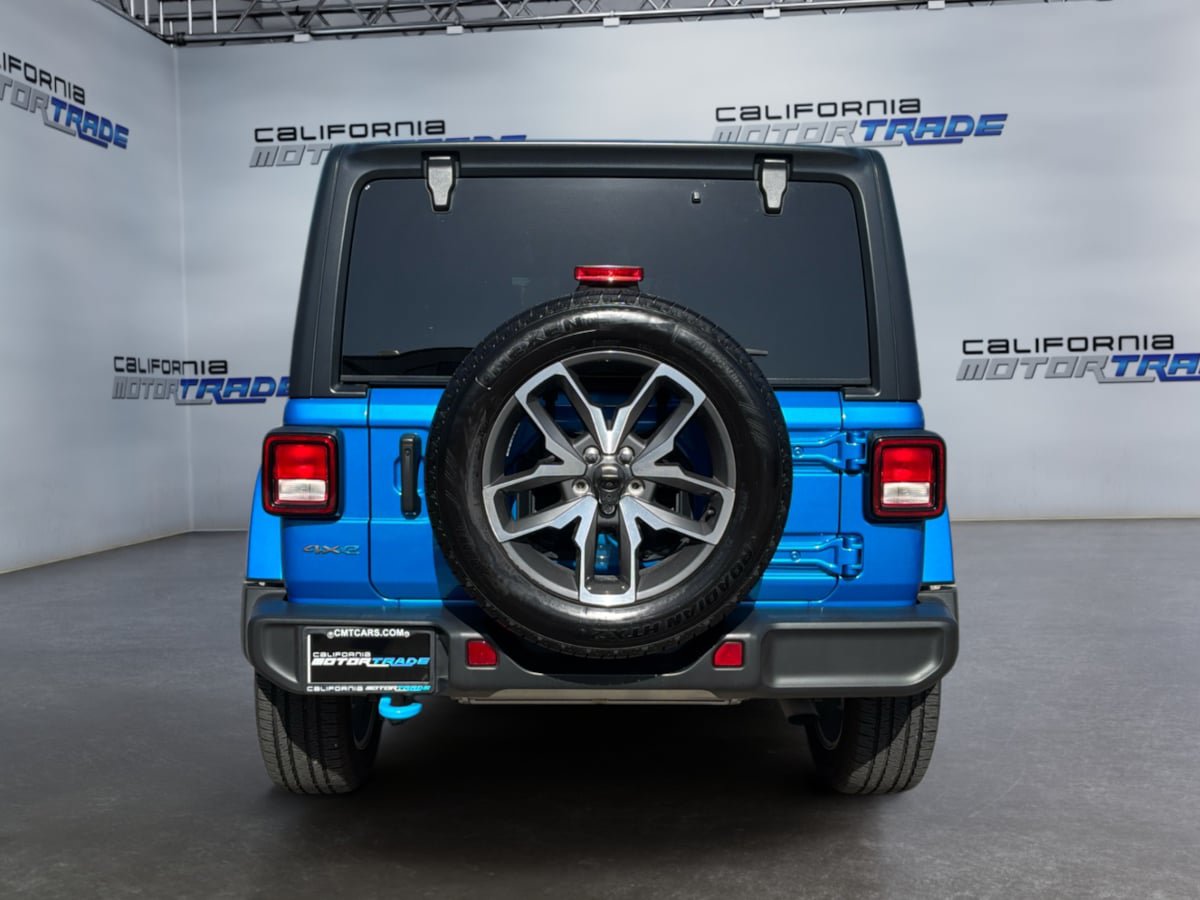 Used 2024 Jeep Wrangler Unlimited w/ Convenience Group AWD/4WD image 6