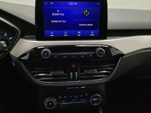 Used 2020 Ford Escape SE FWD image 25