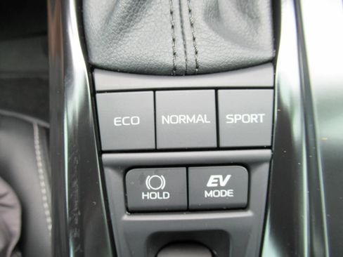 Used 2026 Toyota Camry Hybrid FWD image 25
