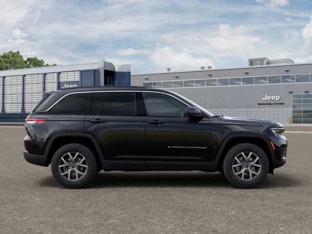 New 2027 Jeep Grand Cherokee Laredo RWD image 21