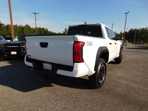 Used 2024 Toyota Tacoma TRD Off-Road AWD/4WD image 5