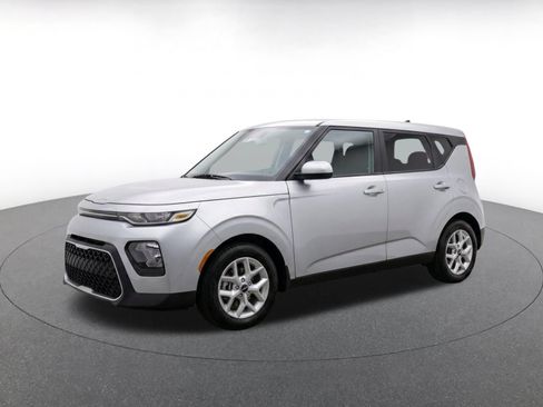 Used 2025 Kia Soul LX w/ LX Technology Package FWD image 3