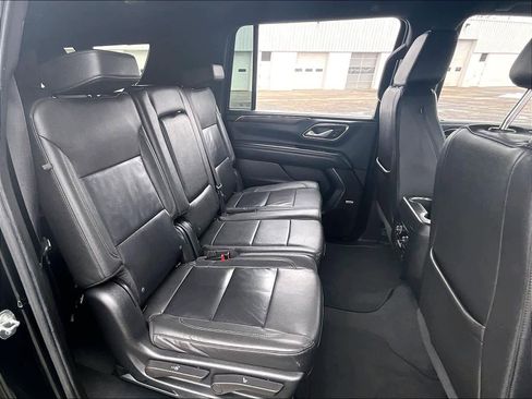 Used 2023 Chevrolet Suburban LT image 15