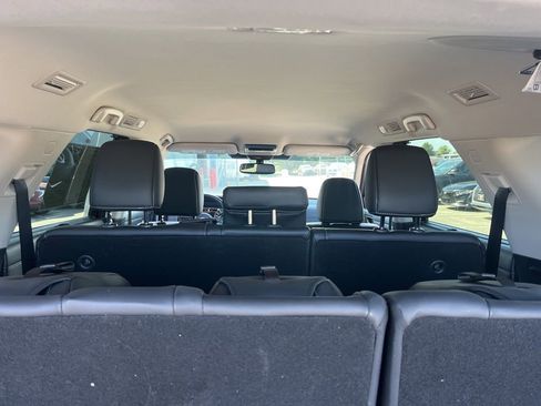 Used 2022 Nissan Pathfinder SL FWD image 29