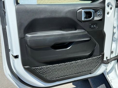 Used 2022 Jeep Wrangler Unlimited Sahara AWD/4WD image 17