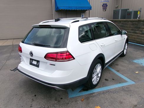 Used 2019 Volkswagen Golf Alltrack S image 9