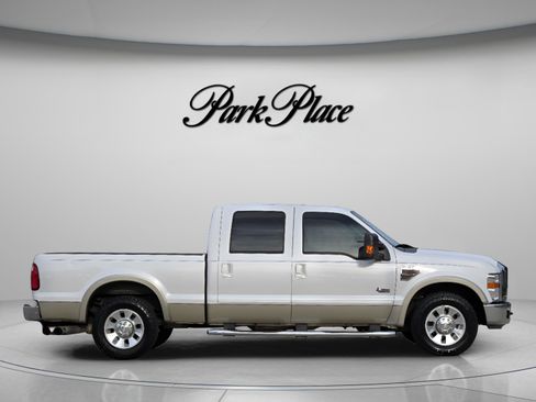 Used 2010 Ford F250 Lariat RWD image 6