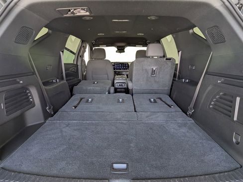 Used 2025 Chevrolet Traverse LT w/ LPO, Floor Liner Package FWD image 26