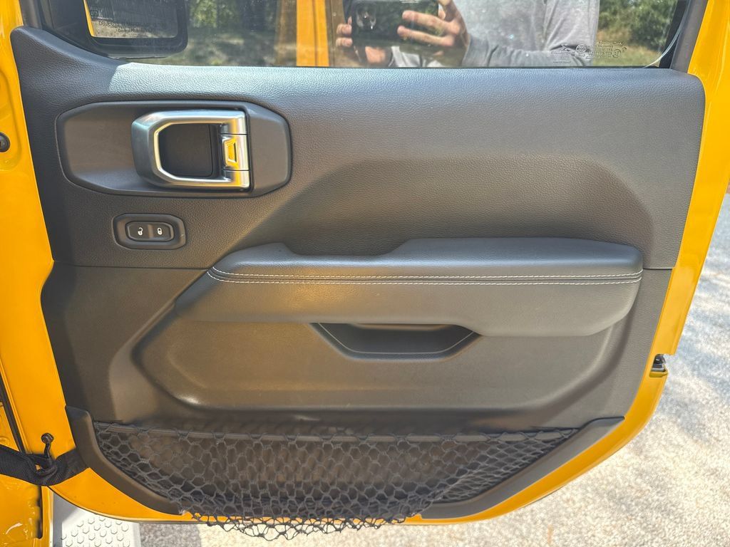 Used 2019 Jeep Wrangler Unlimited Sahara w/ Uconnect 4C Nav & Sound Group AWD/4WD image 31
