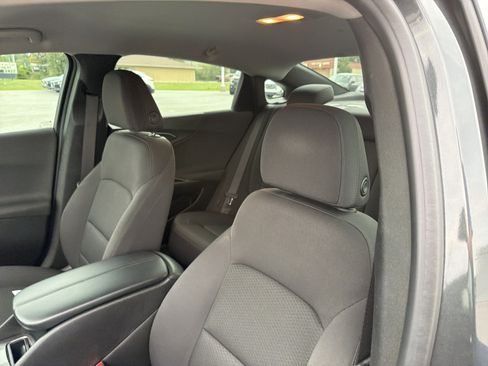 Used 2017 Chevrolet Malibu LT FWD image 21