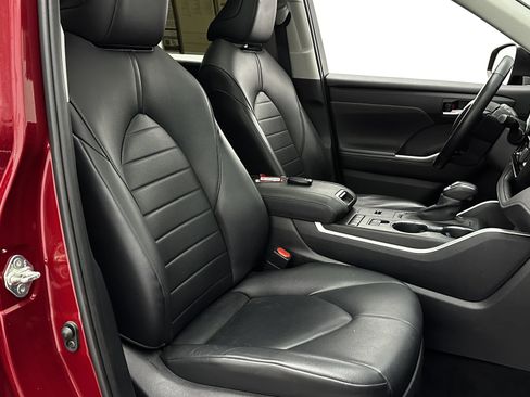 Used 2020 Toyota Highlander XLE image 36