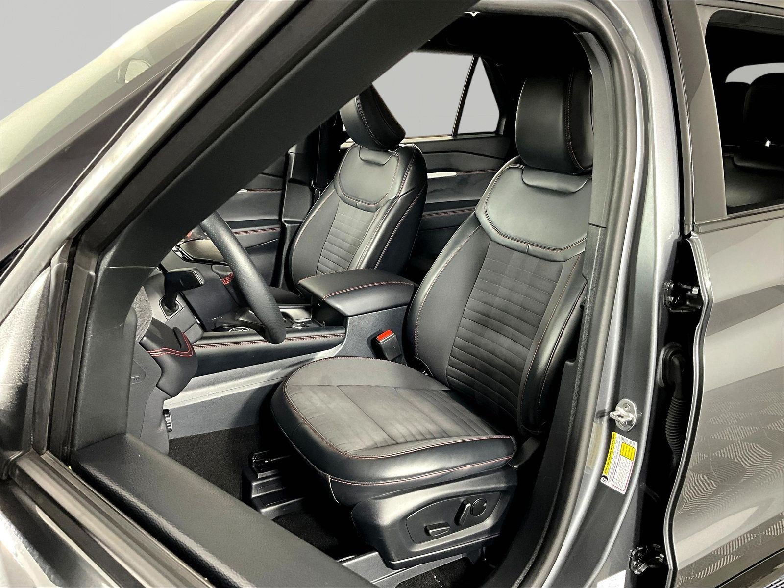Used 2025 Ford Explorer ST-Line AWD/4WD image 22