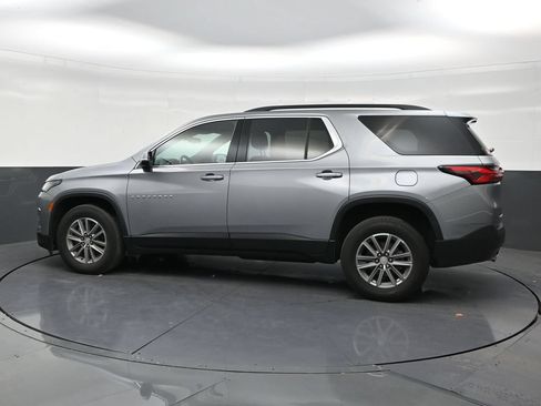 Used 2023 Chevrolet Traverse LT FWD image 2