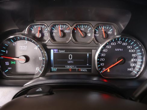 Used 2018 Chevrolet Silverado 1500 LT w/ LT Eassist Package AWD/4WD image 4