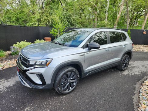 Certified 2024 Volkswagen Taos S image 1