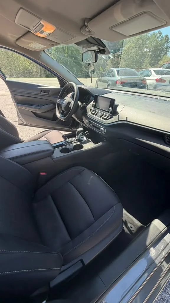 Used 2024 Nissan Altima 2.5 S FWD image 14