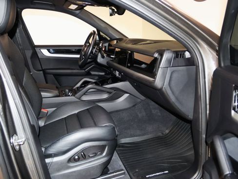 Used 2024 Porsche Cayenne image 67