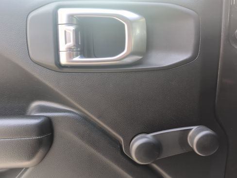 Used 2019 Jeep Wrangler Sport image 15