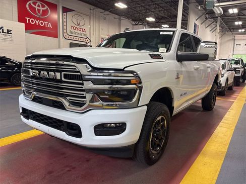 Used 2026 RAM 2500 Laramie AWD/4WD image 2