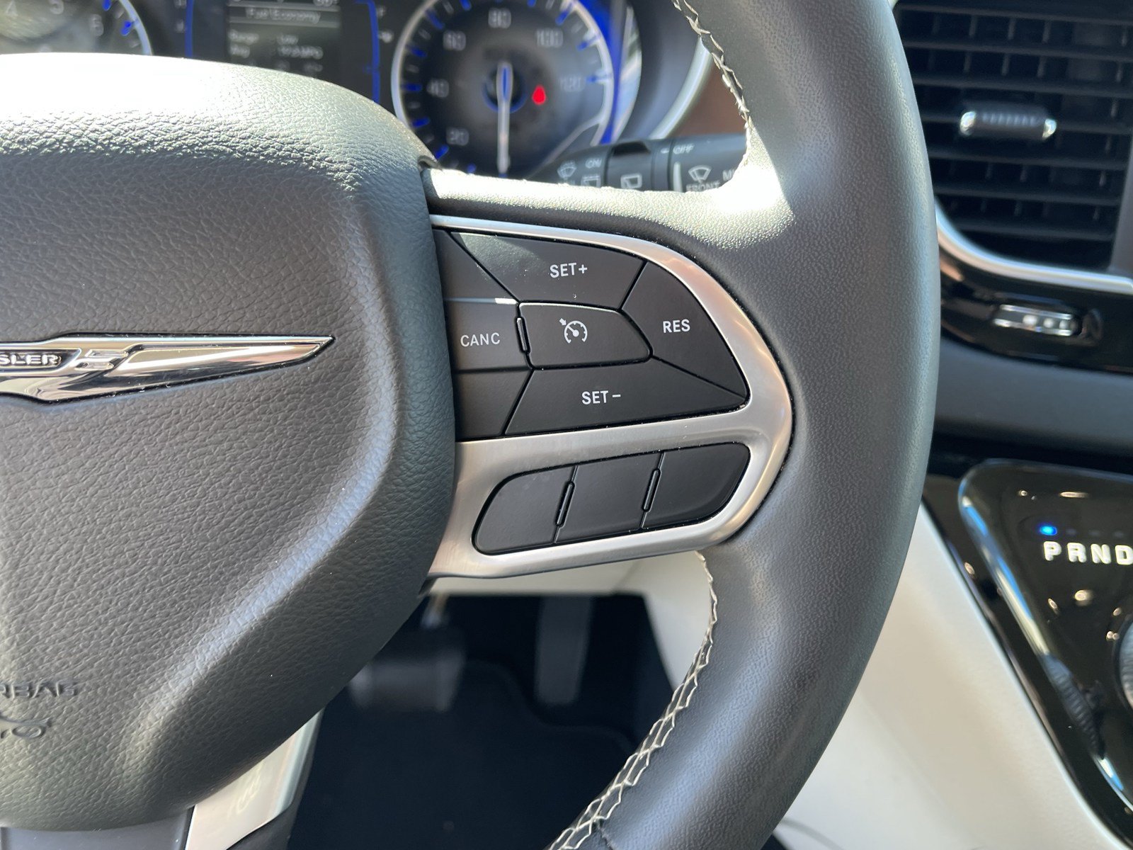 Used 2022 Chrysler Voyager LX FWD image 22