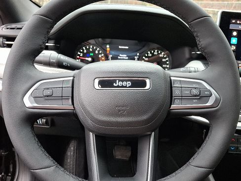Certified 2023 Jeep Compass Limited AWD/4WD image 19