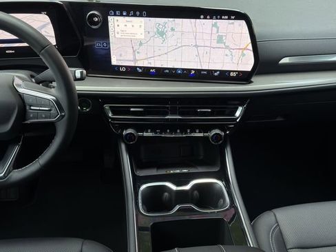 New 2026 Chevrolet Traverse LT w/ Driver Confidence Package FWD image 12