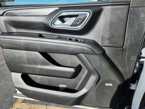 Used 2022 GMC Yukon SLT w/ SLT Premium Package image 19