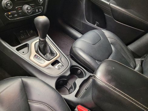 Used 2016 Jeep Cherokee Limited image 26