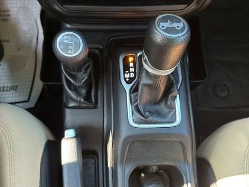 Used 2019 Jeep Wrangler Sport image 19