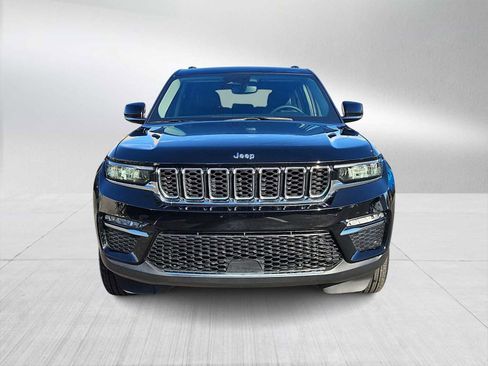 Used 2023 Jeep Grand Cherokee Limited image 3