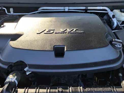 Used 2018 GMC Canyon SLE w/ Nightfall Edition image 9