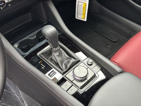 New 2026 MAZDA MAZDA3 Hatchback w/Premium Plus Pkg image 18