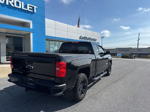 Used 2017 Chevrolet Silverado 1500 LT w/ Midnight Edition image 6