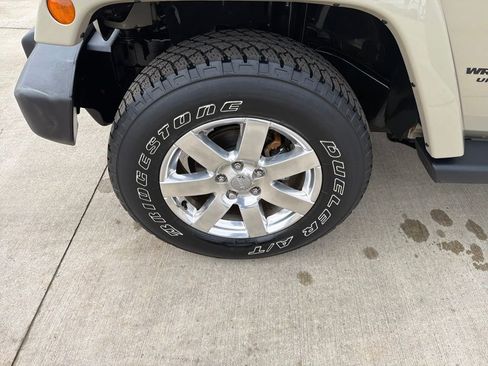 Used 2017 Jeep Wrangler Unlimited Sahara w/ Max Tow Package image 29